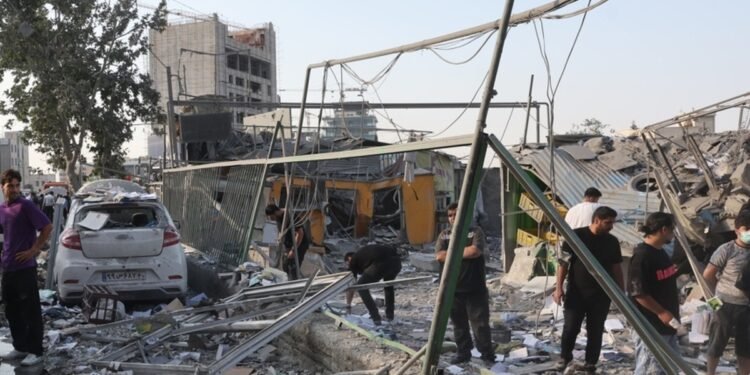 ایرانده اسراییل هجوملری عاقبتیده ۸۶۳ کیشی اۉلیب و یرهلنگنی خبر قیلیندی