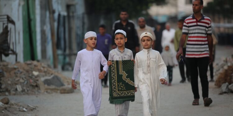 غزه‌ده قربان هییت بیره‌می نمازی اۉقیلدی