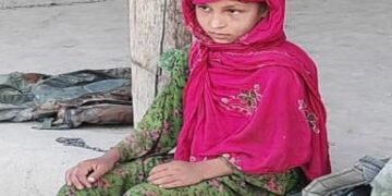 طالبان: کندوزده بیر نیچه ییل اوی‌ده محبوس سقلنگن قیز باله آزاد اېتیلدی