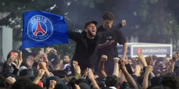 فرانسه‌ده پاریسن ژرمن مخلص‌لریدن ایکی کیشی جان بېریب و بیر پولیس آغیر یره‌لندی