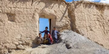 یونیسف: افغانستان‌ده یالغیز ۱۶.۲ فایز باله واکسین بۉلگن