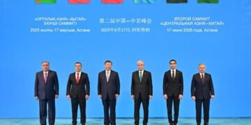 اۉرته آسیا و چین آره‌سیده یخشی‌ دوست‌لیک و قوشنی‌چیلیک شرطنامه‌سی امضالندی