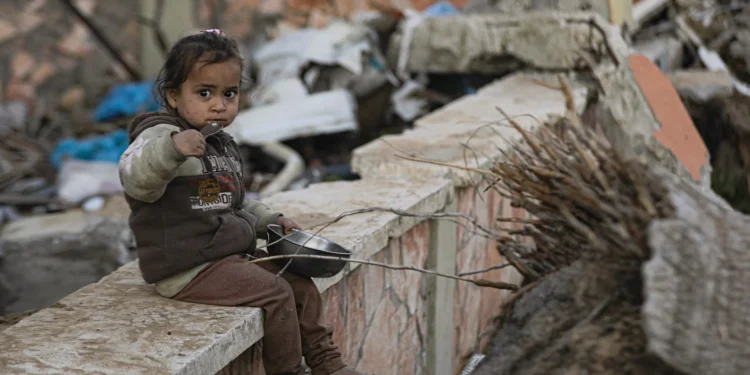 غزه‌ده اۉنلرچه باله آچ‌لیک سبب‌لی جان بېرگن