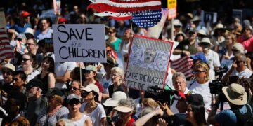 امریکاده مهاجرلر قوزغلانی؛ ناراضلیکلر ینه ایکی شهرده کینگه‌یدی