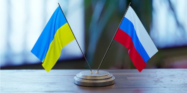 روسیه و اوکراین وکیللری استانبولده اوچرهشیشی ممکنلیگی اَیتیلماقده