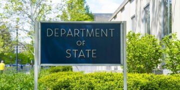 امریکا تشقی ایشلر وزیرلیگی یوزلرچه ایشلاوچیسی ایش‌دن بوشه‌تیش جریانینی باشله‌دی