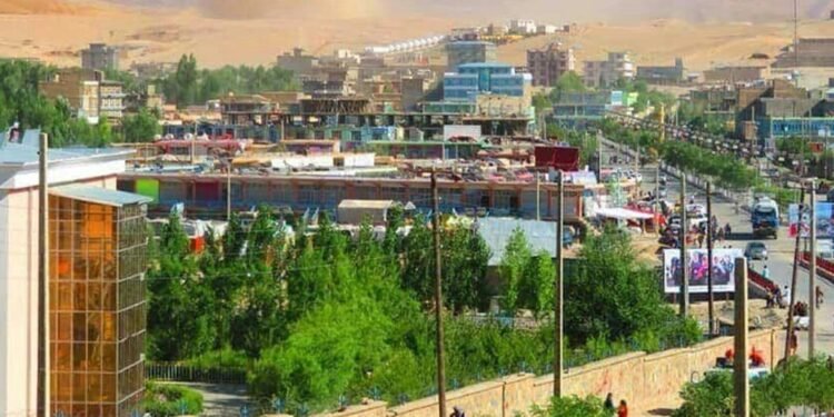 غورده ایکی قیزباله بیرلشکن ملتلر تشکیلاتی موتری‌ آستیده قالیب جان بېردی