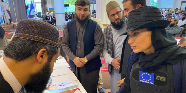 کابلده خوفسیزلیک خواطری؛ اروپا اتفاقی وکیلی زرهی کییم بیلن کتاب کۉرگزمهسیگه باردی