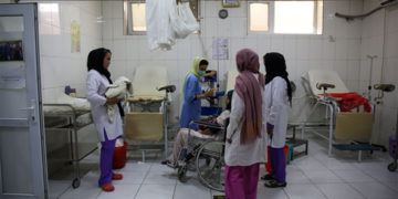 افغانستان‌ده ۹ میلیون عیال امریکا یاردملری تۉخته‌تیلیشی بیلن ساغلیق خذمت‌لریدن محروم قاله‌دی