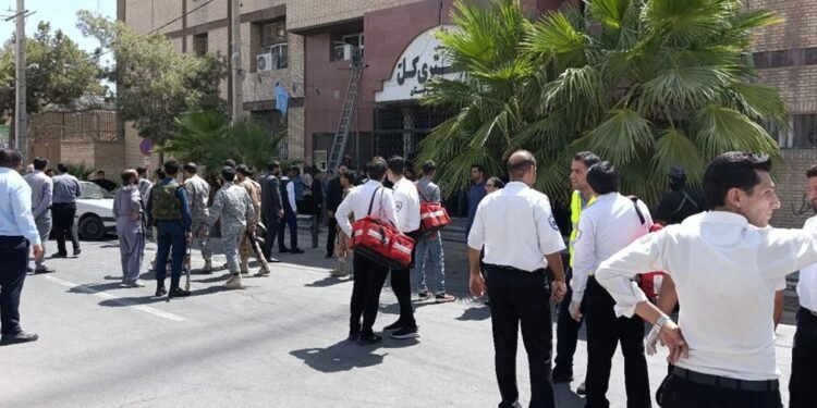 ایرانده حربی هجوم نتیجهسیده کمیده ۳۰ کیشی اۉلیب و یرهلنگنی خبر قیلیندی