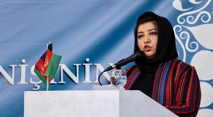 منبع: سویسده راحله دوستم و بیر قنچه فعاللر اشتراکیده ییغین اۉتکزیلگن