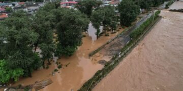 چین‌ده سوو تاشقینی؛ حاضرگچه کمیده ۳۰ کیشی جان بېرگنی انیق‌لنگن