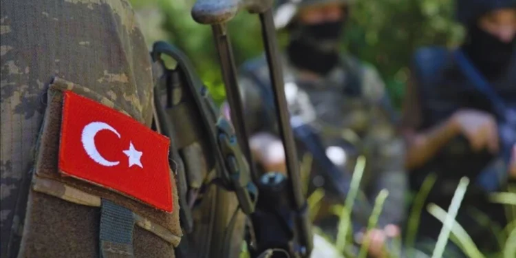 عراقده تورکیه نینگ ۱۲ حربیسی گازدن زهرلنیب جان بېردی