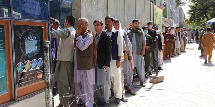 طالبان افغانستان بانکلریده‌گی شخصی حساب‌لردن پول چیقاریش مقداری کۉتاریلگنیدن خبر بېردی