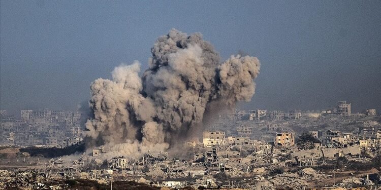 غزه‌ده اسراییل هجوملری‌ده کمیده ۱۳ کیشی جان بېریب و اۉنلرچه کیشی یره‌لندی