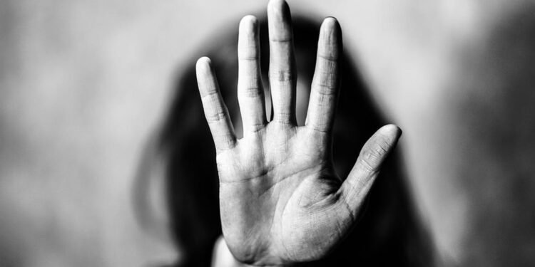 افغانستان‌لیکلرگه قرشی جنایت؛ ایران‌ده بیر عیال اوچ باله‌سی بیلن شفقت‌سیز اۉلدیریلدی