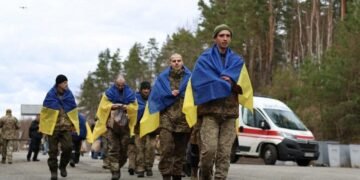 روسیه و اوکراین آره‌سیده یوزلرچه اوروش اسیرلری المشتیریلدی