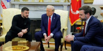 ترامپ و زیلینسکی سۉزلشووی؛ اوکراین جمهور باشلیغی دوشنبه کونی امریکا باره‌دی