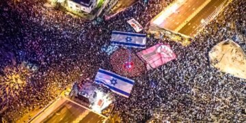 اسراییل‌ده مینگلرچه کیشی غزه اوروشی‌ دوامی‎‌گه قرشی ناراضلیک نمایش اۉتکزدی