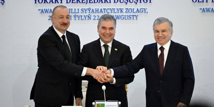 تورکی دولتلرنینگ دوستانه مناسبتی؛ اۉزبېکستان، آذربایجان و تورکمنستان آره‌سیده مهم شرطنامه‌لر امضالندی