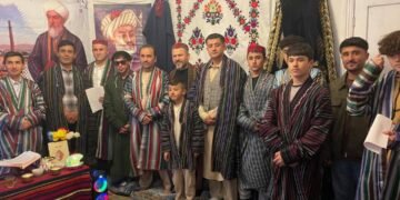 انگلستان‌ده اۉزبېک فعاللر مولانا لطفی هروی یادوخاطره‌سیگه بغیشلب بیر ییغین اۉتکزدی