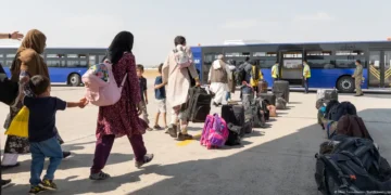 افغانستان‌لیک مهاجرلر آلمان‌گه انتقال بېریلیشی جریانی قیته باشلنه‌دی