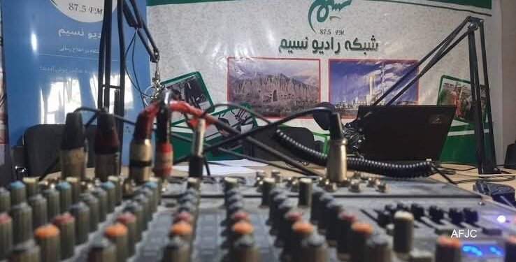 طالبان دایکندی ولایتی‌ده نسیم رادیوسی ژورنالیستلرینی حبس‌گه آلدی.