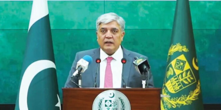 پاکستان ینه بیربار افغانستان‌ده بو مملکت‌گه قرشی گروه‌لر حضورینی ادعا قیلدی