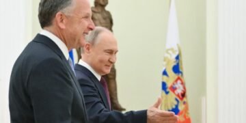 ترامپ مخصوص وکیلی روسیه‌گه سفر قیلیب بو مملکت جمهور باشلیغی بیلن اوچره‌شدی