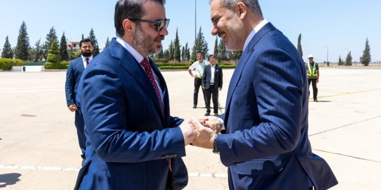 تورکیه تشقی ایشلر وزیری سوریه‌ یوقاری مرتبه‌لی رسمی‌لری بیلن اوچره‌شدی