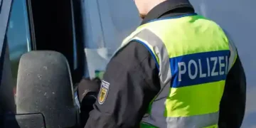 آلمان ایچکی ایشلر وزیری: کۉپراق مهاجر افغانستان و سوریه‌گه قیتریله‌دی