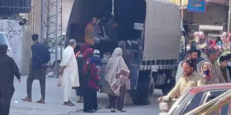 پاکستان‌ده مهاجرلرگه باسیم؛ مهم شهرلرده مهاجرلر بۉلیشی تقیق‌لنگنی اَیتیله‌دی