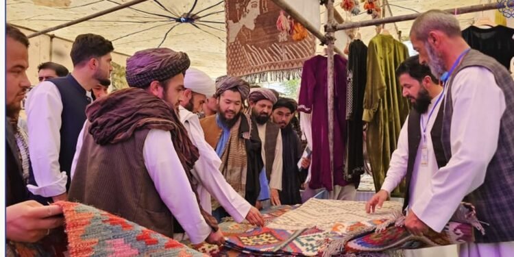 فاریاب‌ده اوچ کونللیک ایچکی محصولاتلر کۉرگزمه‌سی آچیلدی