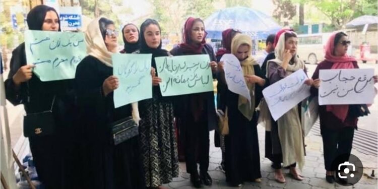 طالبان، بیرلشکن مللتلر تشکیلاتی عیاللر بۉلیمینینگ تنقیدی حساباتینی سیاسی دېب رد اېتدی