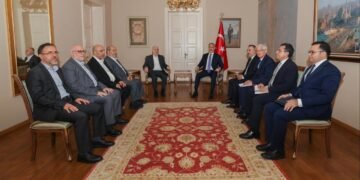 فلسطین‌دن تورکیه حمایه‌سی؛ خاقان فیدان حماس گروهی وکیللری بیلن اوچره‌شدی