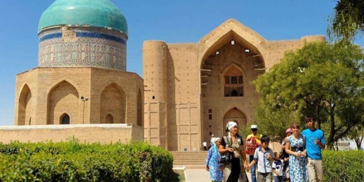 خواجه احمد یسوی مقبره‌سی‌، تورکستان‌ مقدس زیارتگاهی