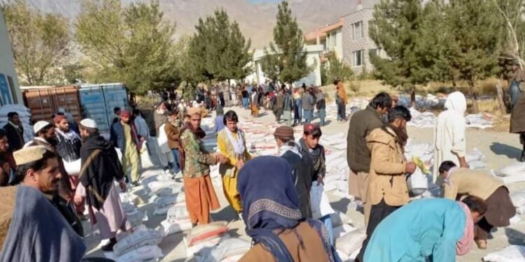 سیگار: طالبان زوره‌وانلیک و باشقه واسطه‌لر بیلن خلق ارا یاردملرینی اۉز یۉلی‌گه بورماقده