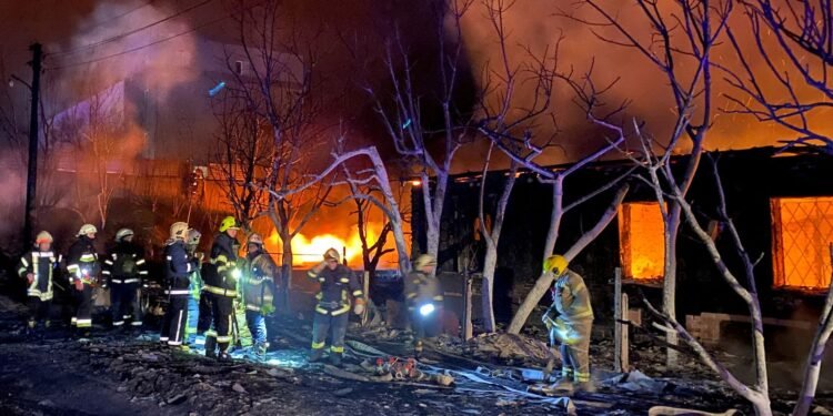 روسیه و اوکراین اوروشی؛ بوگون اېرته روسیه تامانیدن یوزلرچه راکته آتیلگن