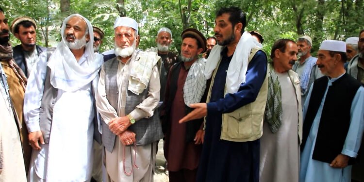 نفقهگه چیققن اهالی ینه بیربار حقلری اوچون ناراضلیک نمایش اۉتکزدی