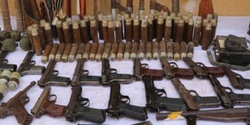 قندوزده طالبان تامانیدن اۉنلرچه قورال و مینگلرچه اۉق ضبط اېتیلگن