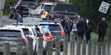 امریکاده ناتینچ‌لیک؛ پولیس کوچلری‌دن اوچ کیشی اۉققه توتیلیب اۉلدیریلدی