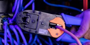 افغانستان‌ده انترنت کېسیلیشی؛ انسان حقلری فعاللری: میلیون‌لب انسان‌نی قرانغوده سقلش دیر