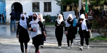 یونیسف ینه بیربار طالبان‌دن قیزلر اۉقیشی برابریده‌گی چیکلاو بیکار قیلینیشینی سۉره‌دی