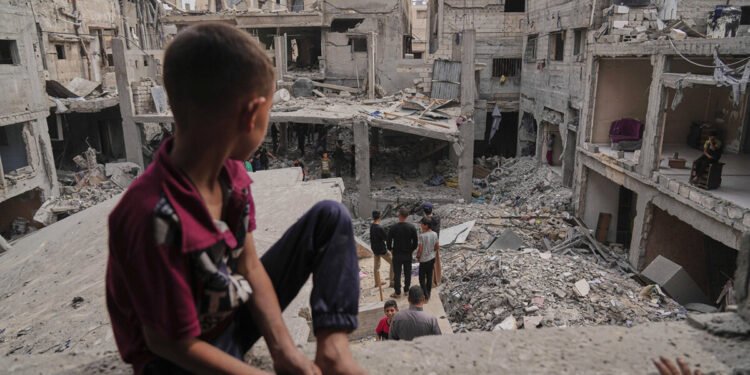 اسراییل باسیملری دوامی؛ غزه اهالیسی یشش مکان‌لرینی ترک اېتیش‌لری بویروغ بېریلدی