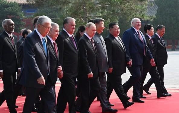 قدرتگه اېریشیش اوچون اوروش؛ کوچلی مملکتلر رقابتی دنیا ترتیبنی قندهی بوزماقده؟