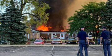 امریکاده‌گی کلیساده آتیشمه؛ بو واقعه نتیجه‌سیده ۱۲ کیشی اۉلیب و یره‌لنگن