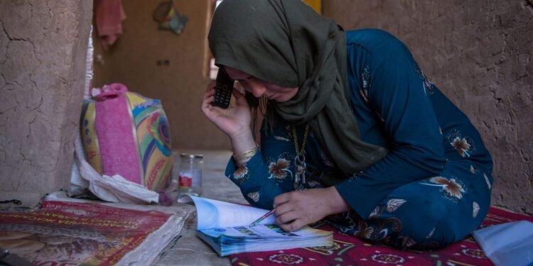 خلق‌ارا سواد اۉرگنیش کونی؛ یونسکو: دنیاده ۷۳۹ میلیون کیشی سواددن محروم دیر