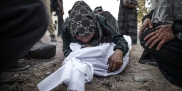 غزه‎‌ده قانلی کون‌وکېچه؛ ینه یوزلب کیشی اسراییل هجوملریده قربان بۉلدی