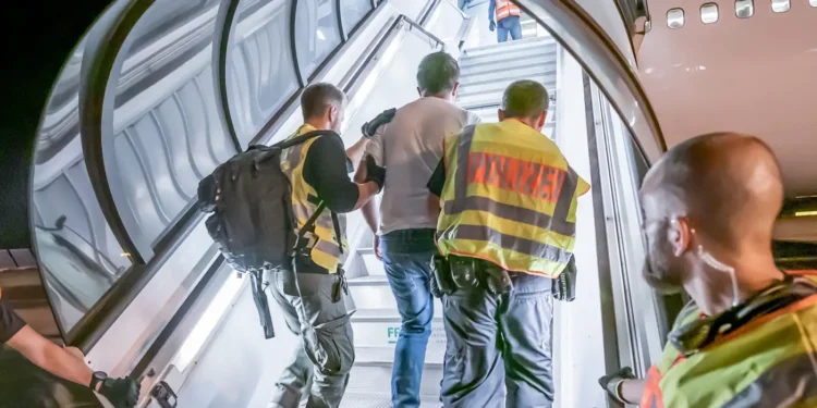 اروپا مملکتلریدن افغانستان‌لیک مهاجرلر چیقاریلیشی طلب قیلیندی