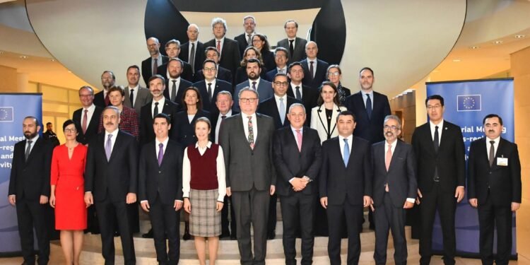 اۉزبېکستان و اروپا رسمی‌لری ایکی تامانلمه مناسبت‌لر کینگه‌یشیگه تاکید قیلدی‌لر